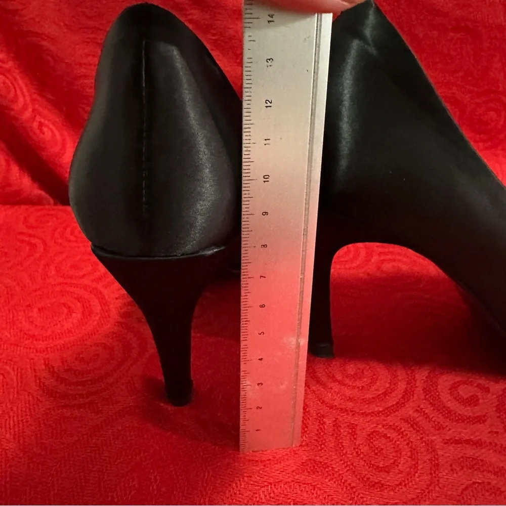 Roger Vivier Black Satin Heels with Silver Embellishment - Picture 4 of 11